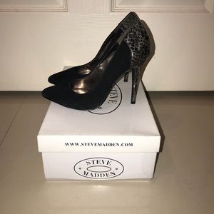 Steve Madden suede and snake skin pump. Size 6